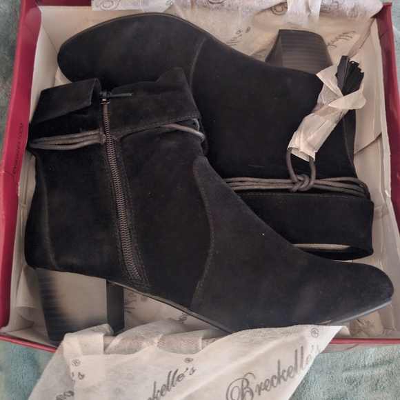 Breckelles Black Ankle Booties with Tassel Accent - Picture 9 of 10